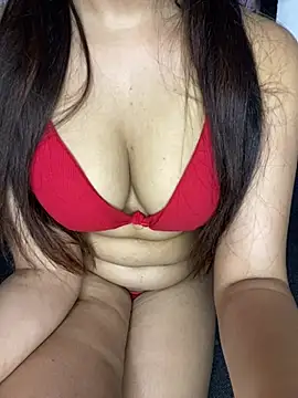 Webcam Model (its_rossy)  is live.Free join now!