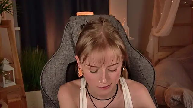 KiraMontoya webcam