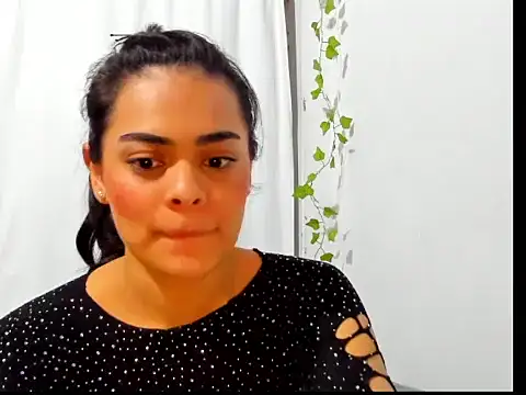 Antonella_Gomez22 webcam