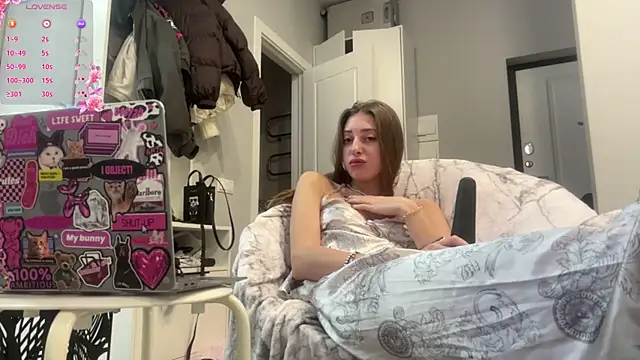 selena_favn webcam