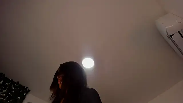 Zyrelia_Vael webcam