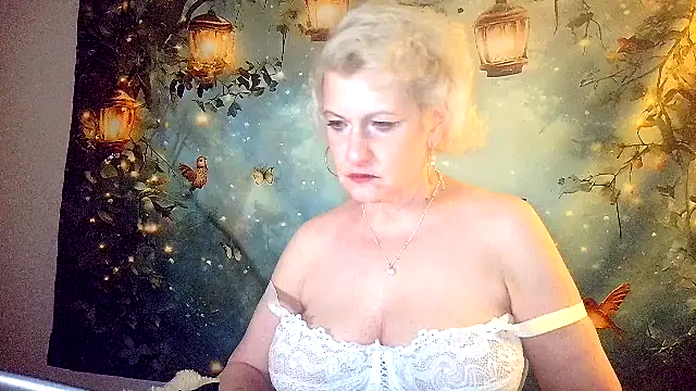 Blondie_the_librarian webcam