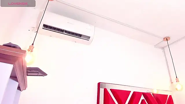 valeriaqueents__ - VALERIAQUEENTS__'s free webcam - UK Sex Cams