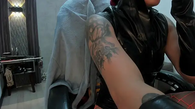 selene_red_ webcam