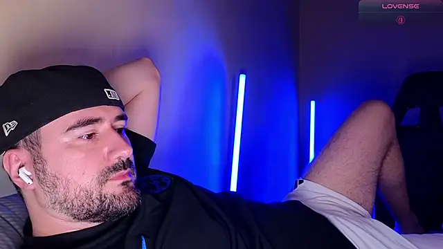 DominantTheo webcam
