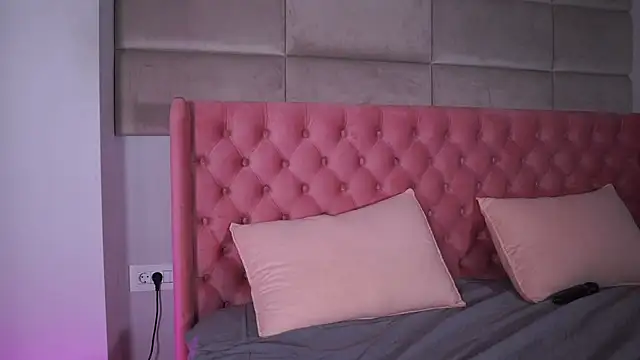 snowyelsaa - SnowyElsaa's free webcam