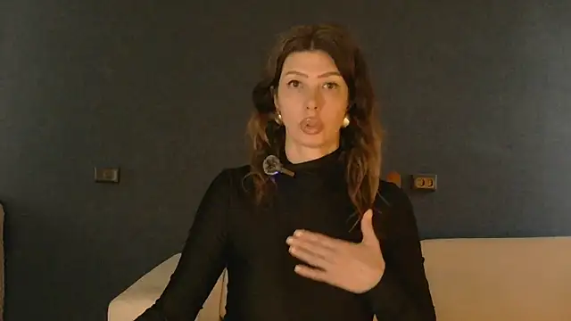 WhiteQueen888 webcam