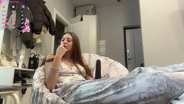 selena_favn webcam
