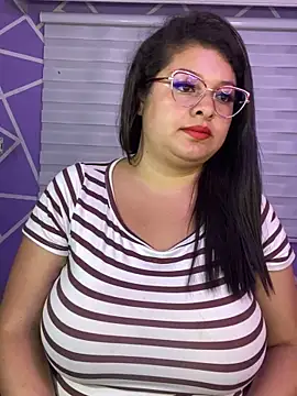 MiiaaJoness webcam
