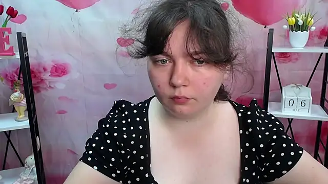 NeonilaLisova webcam