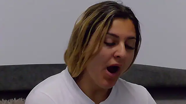 NicolePlay webcam