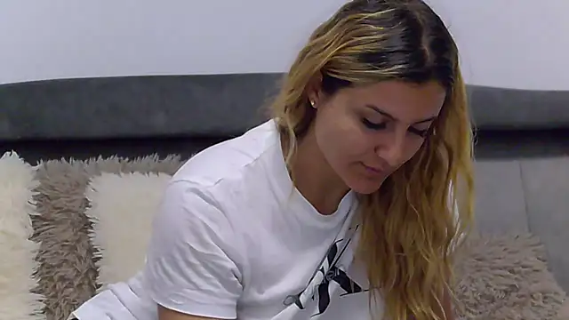 NicolePlay webcam
