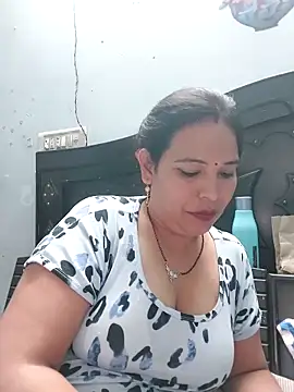 Poojabhabi101 webcam