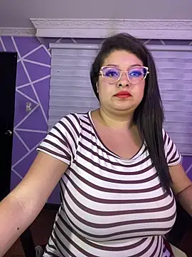 MiiaaJoness webcam