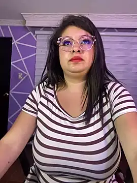 MiiaaJoness webcam