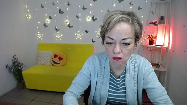 NikaMayu webcam