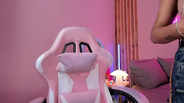MadeleineSanez webcam