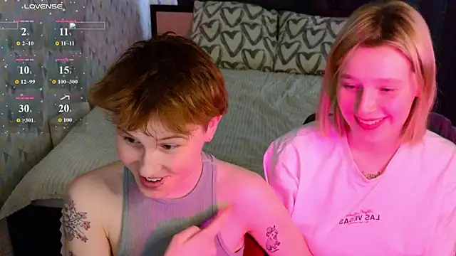 two_gerls_here webcam