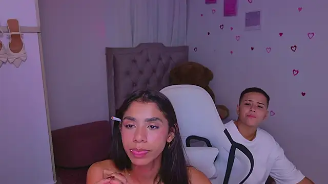 BrunetteAdams001 webcam