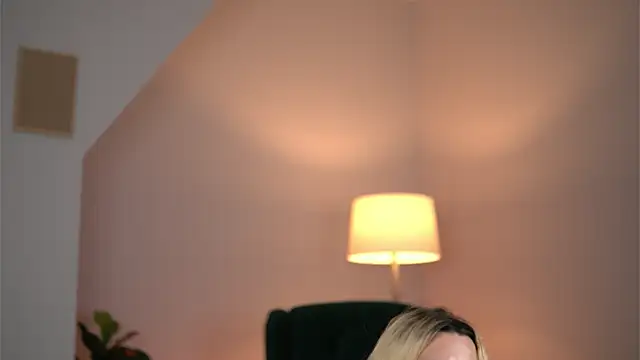 SvveetLuna webcam