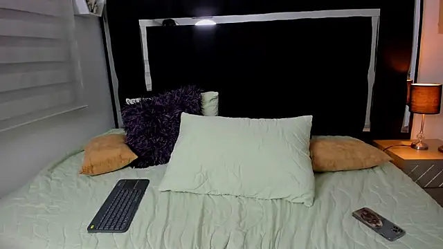 Tiana_moon webcam