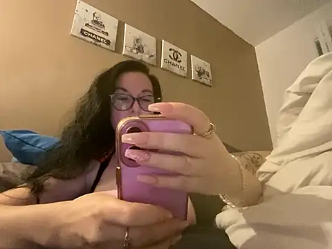 naturalboobsF webcam