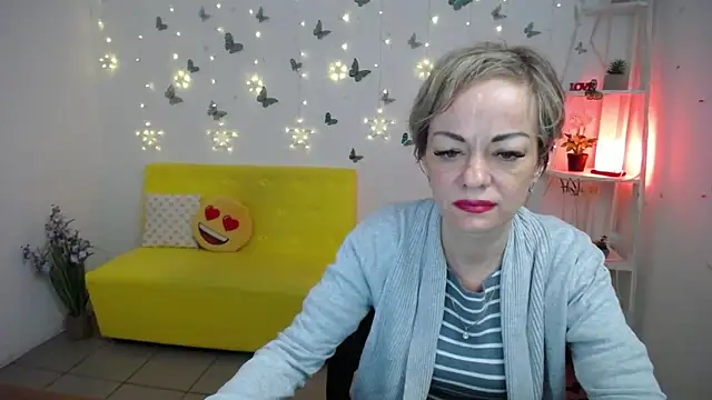 NikaMayu webcam