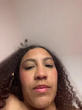 Daphnne_Curly webcam