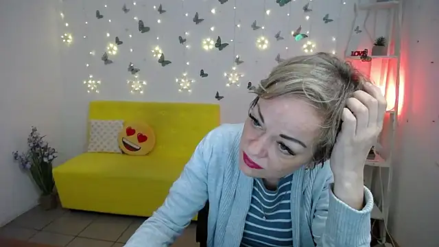 NikaMayu webcam