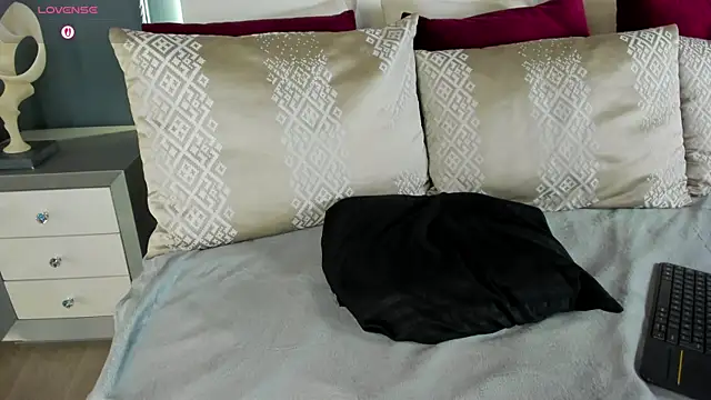 miakay1 (F young) - Bounce my ass, spank me with both hands