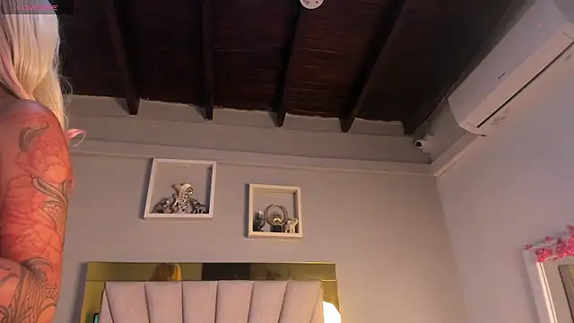 vahiolet_fuentes - Vahiolet_fuentes's free webcam - UK Sex Cams