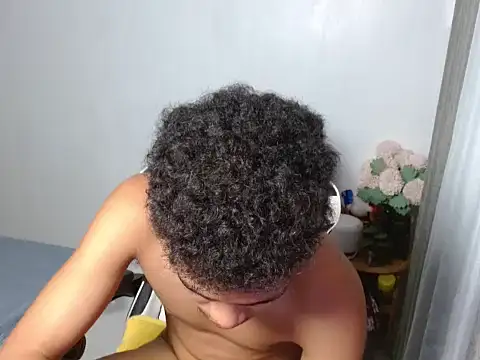 curlyasian_njxx webcam