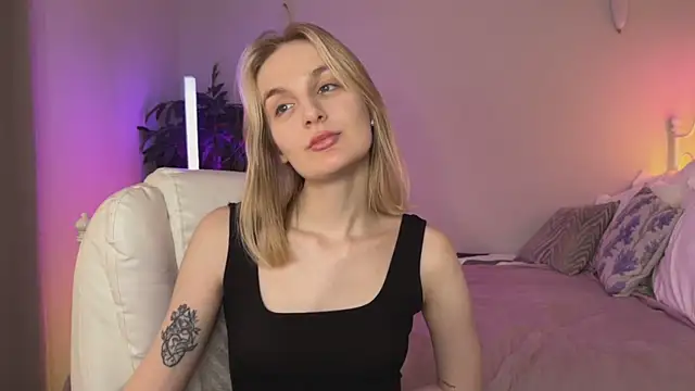 _Vikky_Moon_ webcam