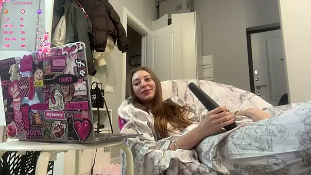selena_favn webcam