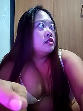 sweetbigtits19 webcam
