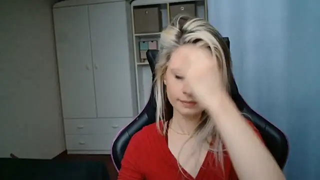 KristineGlow webcam