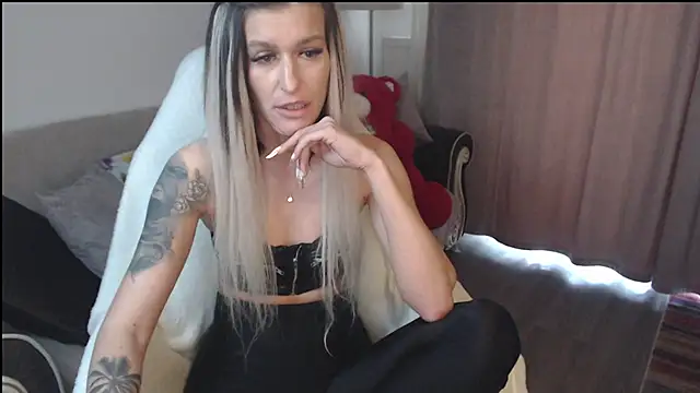 mia_lovely98 webcam
