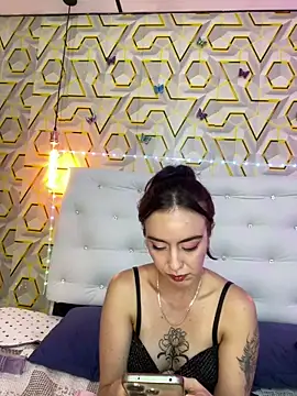 Webcam Model (MelanyyJhonson15)  is live.Free join now!