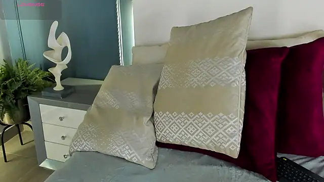 MiaKay1 webcam