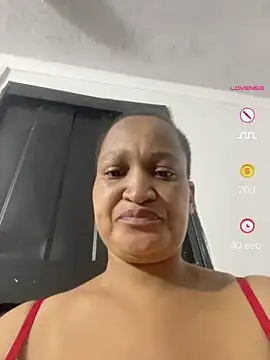XHotJuicyBootyXX webcam