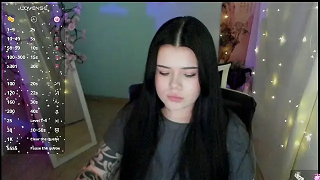 Mona_Esty webcam