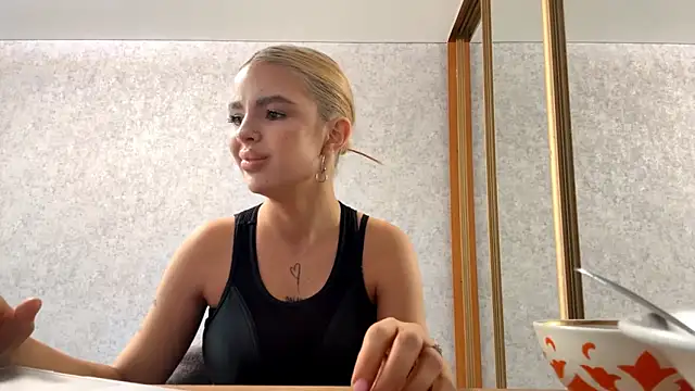 Britney_Calverhends webcam