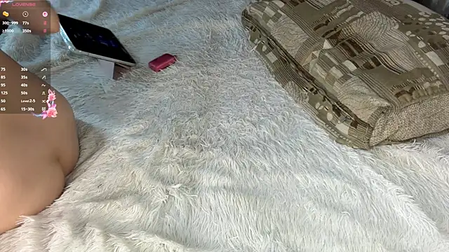 DreamyOlivia webcam