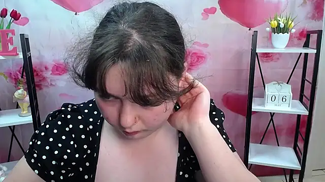 NeonilaLisova webcam