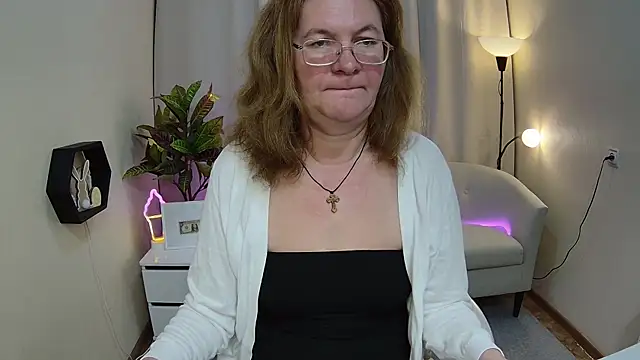 HolyMilfa webcam