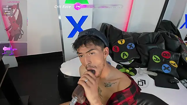 Aziel_Jenner webcam