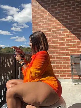 CurvyDesire1 webcam