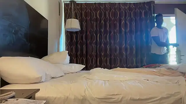 MrDaddyBlackNi9e webcam