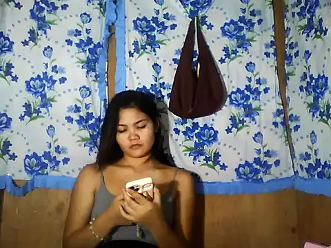 pinayskinnyjust18 - PinaySkinnyJust18's free webcam - UK Sex Cams