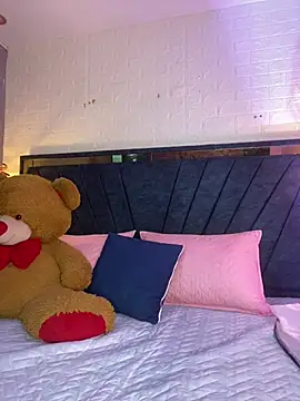 Alahia_pink_ webcam